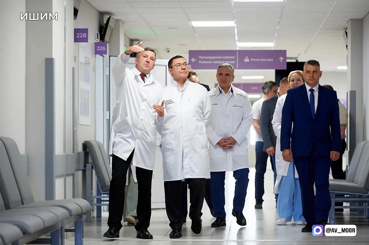 Губернатор Александр Моор и первый заместитель председателя Совета Федерации Владимир Якушев осмотрели два знаковых для Ишима и Ишимского округа объекта